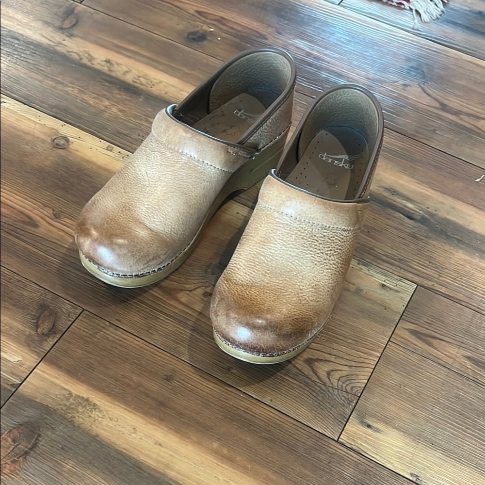 Dansko Women's Tan Clogs